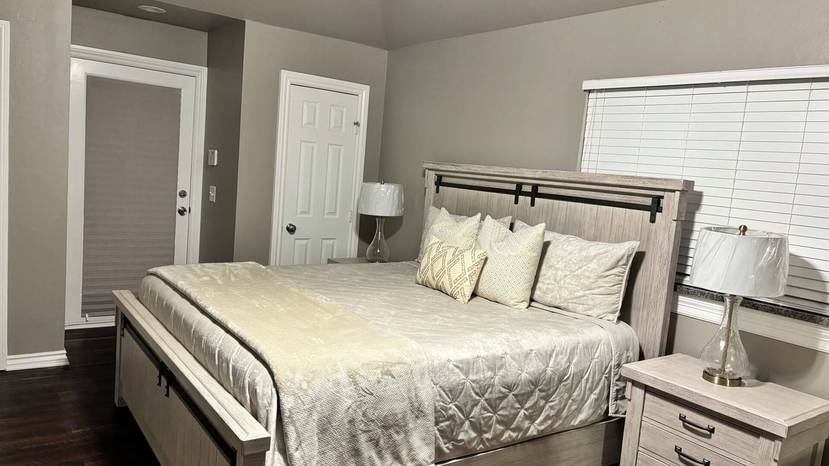 Del City House | Charming 3-bedroom house with AC, WiFi in Del City
