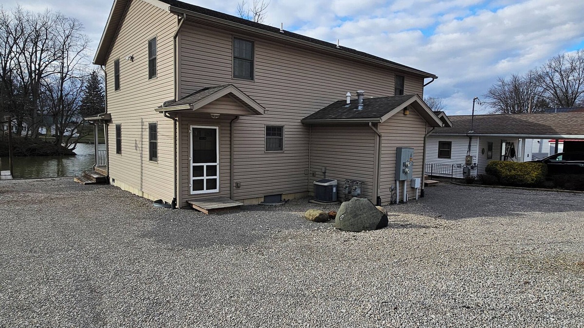 Lakeview House | Charming 3-bedroom house in Pleasant Lakeview with AC, WiFi