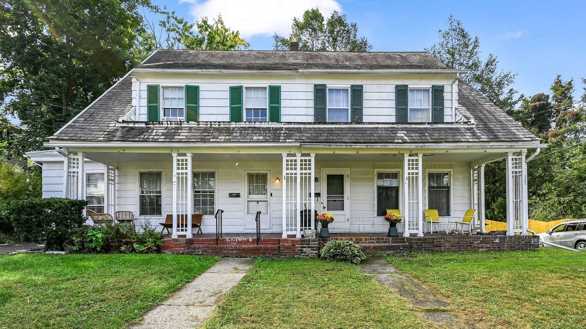 Newburgh House | Charming 3-bedroom house with WiFi, AC in marvelous Hudson Valley.