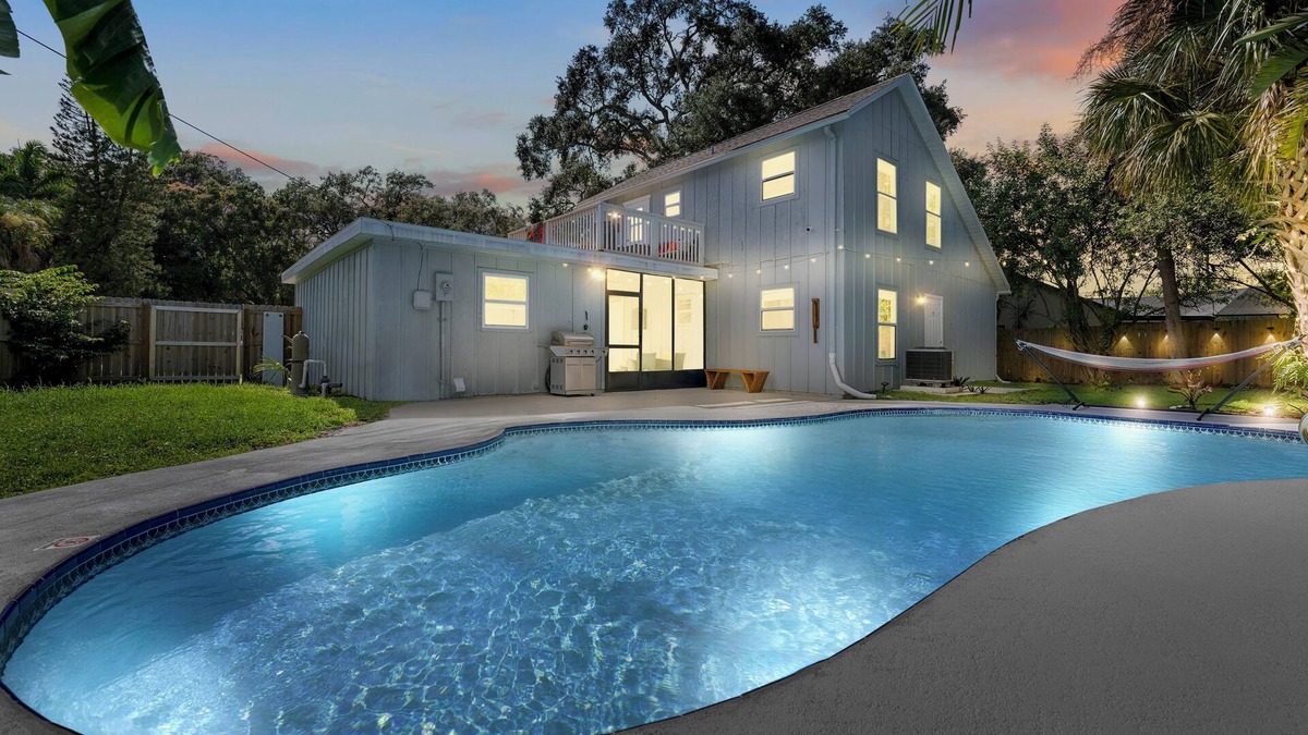Interchange Square House | Charming 3-bedroom house with WiFi and AC in lovely Palm Bay