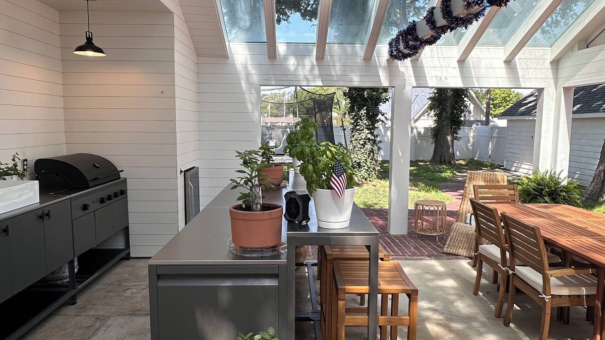 Winfield House | Charming 3-bedroom house in beautiful Winfield with WiFi, AC