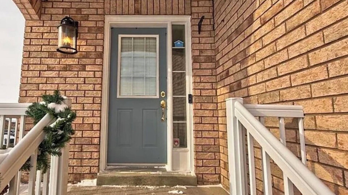 Barrie House | Charming 3-bedroom house with AC, WiFi in lovely Barrie