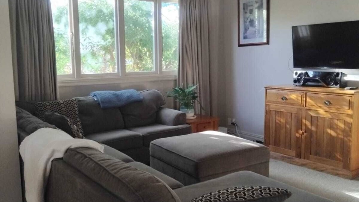 Napier House | Charming 3-bedroom house walking distance to the wonderful Napier, marine parade