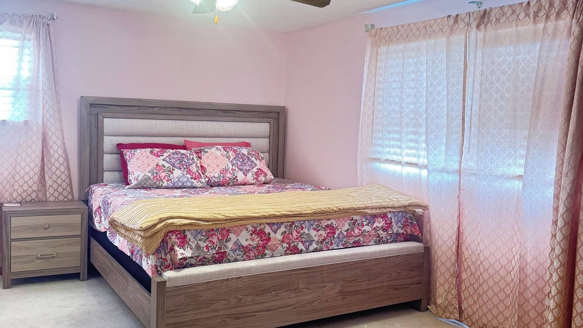 Cheektowaga House | Charming 3-bedroom house with WiFi, AC in delightful Cheektowaga