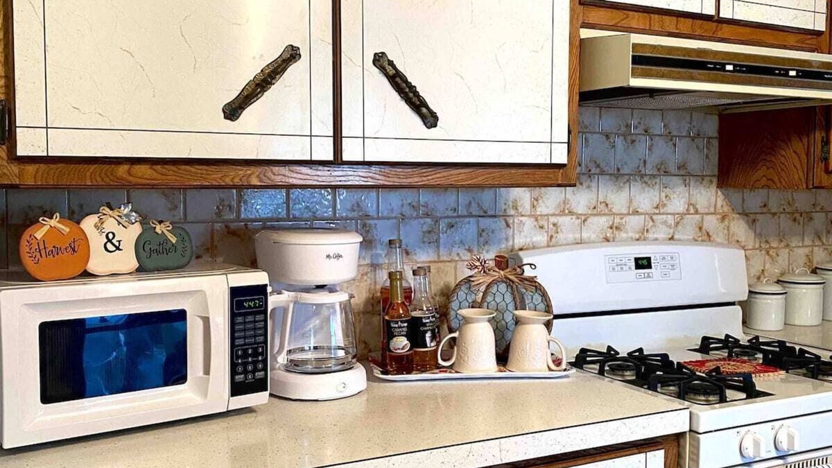 Seneca House | Charming 3-bedroom house with AC, WiFi in Clayton