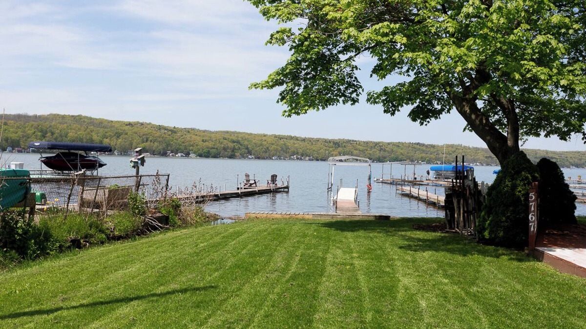 Conesus House | Charming 3-bedroom house in Enchanting Conesus with WiFi, AC