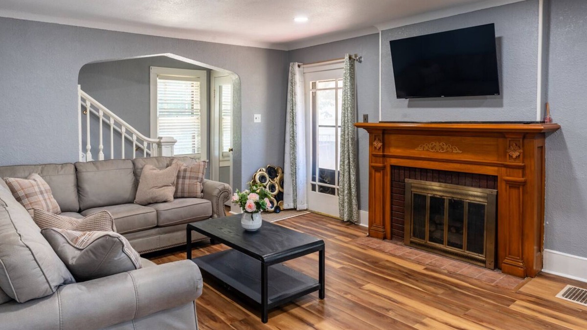 Decatur House | Charming 3-bedroom house in enchanting Decatur with WiFi, AC
