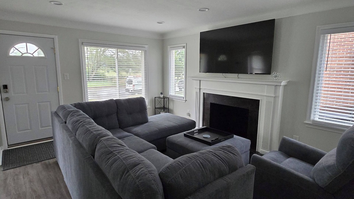 Dearborn Heights House | Charming 3-bedroom house in welcoming Detroit with AC, WiFi