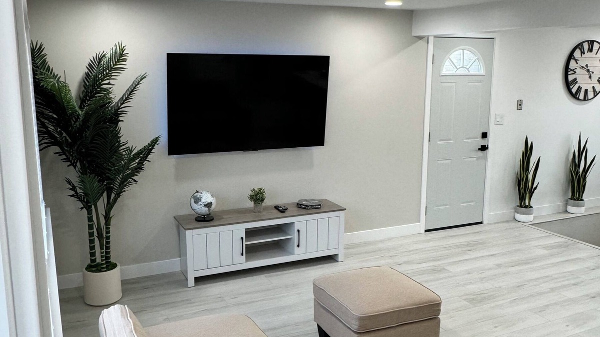 Glasgow House | Charming 3-bedroom house with WiFi, AC in fabulous Glasgow. Completely remodeled