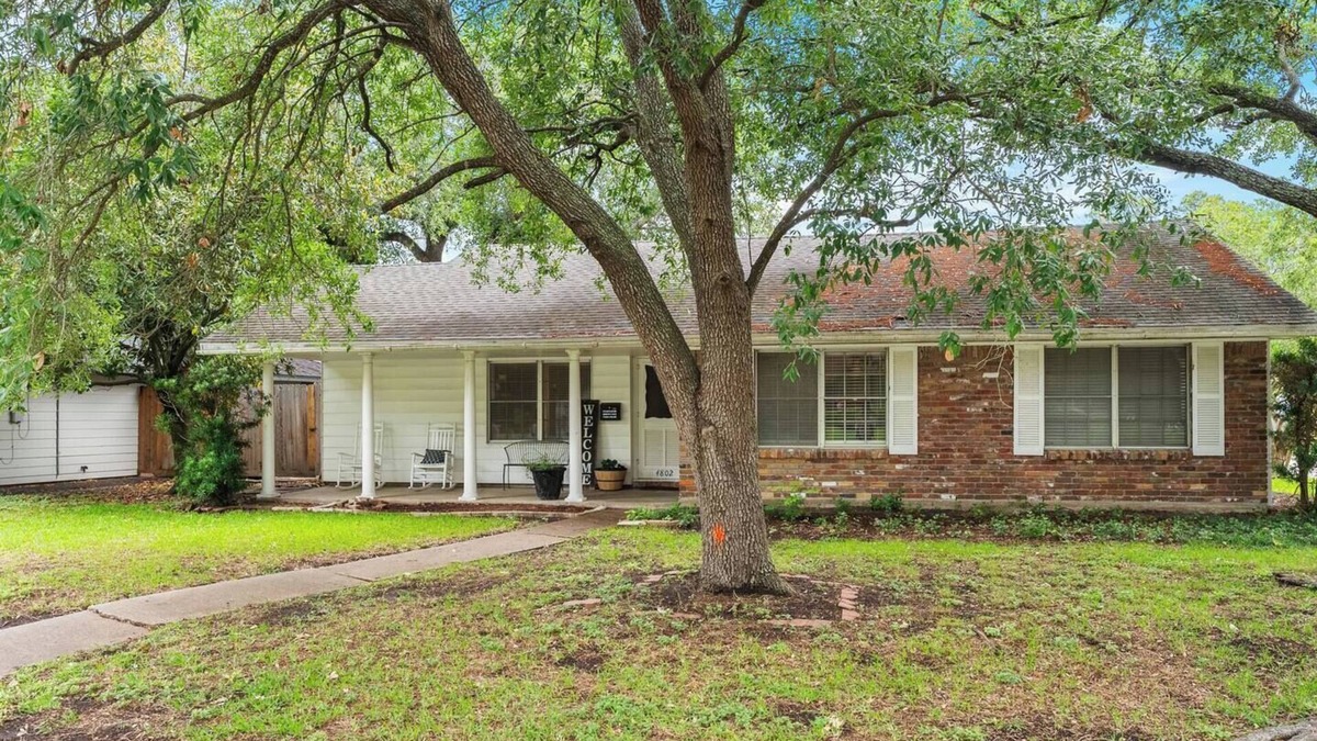 Willow Meadows/Willowbend Area House | Charming 3-bedroom house with WIFI and close NRG