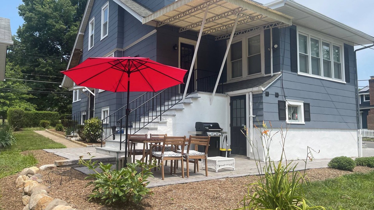 Madison House | Charming 3-bedroom house in phenomenal Madison with AC, WIFI Great Location