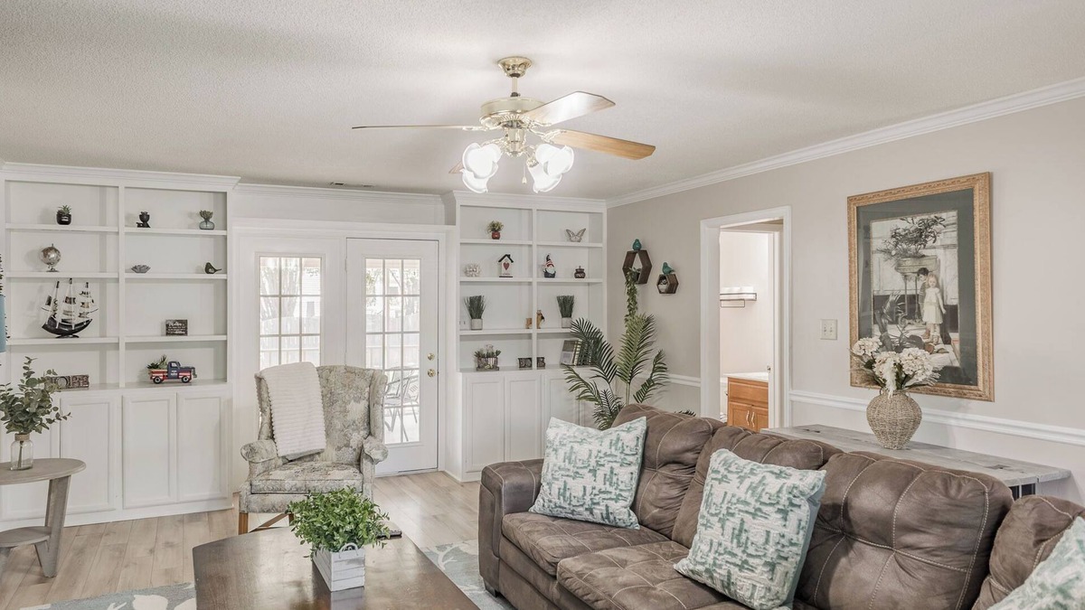 Madison House | Charming 3-bedroom house in peaceful Madison with WiFi, Pet-friendly
