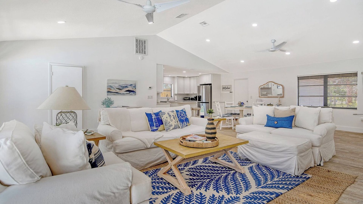 Laurel House | Charming 3-bedroom house-minutes from the Beach- freshly renovated with pool!