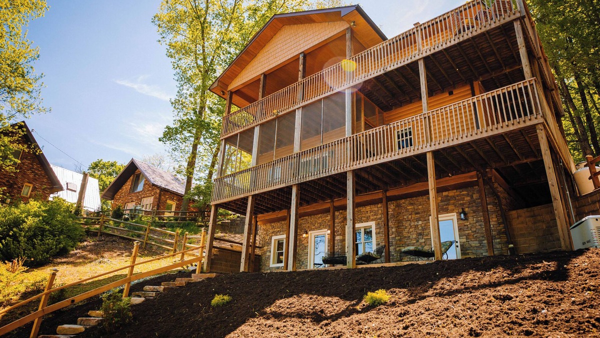 Ingles House | Charming 3-bedroom house on lovely Claytor Lake with AC, WiFi, and lake views