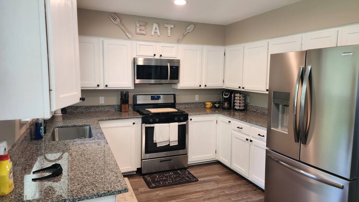 Romulus House | Charming 3-bedroom house in Romulus with a beautiful country setting