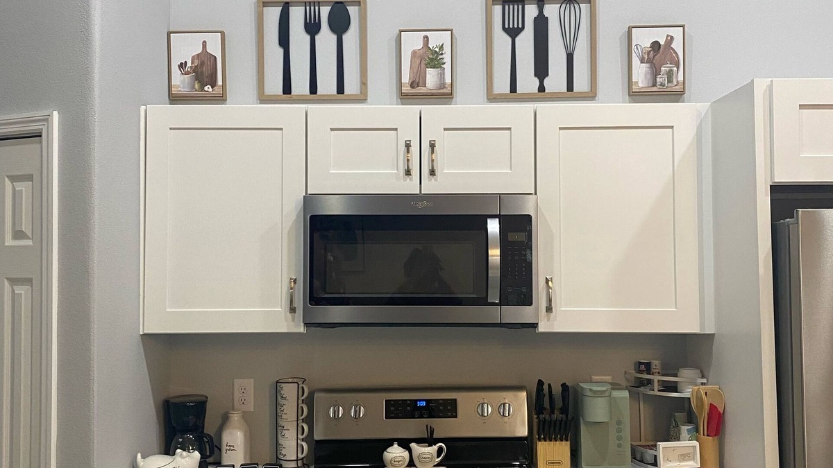 Sanford House | Charming 3-bedroom house in lovely Sanford with WiFi and AC
