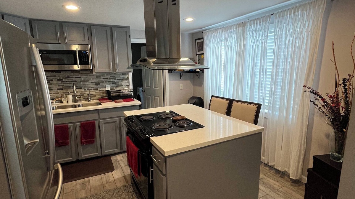 Bryn Mawr-Skyway House | Charming 3-bedroom house in lovely Seattle with Wifi