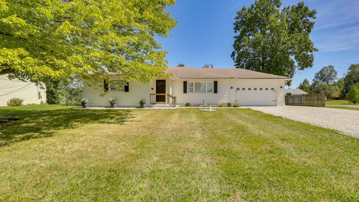 Wooster House | Charming 3-bedroom house in Wooster with TV & WiFi