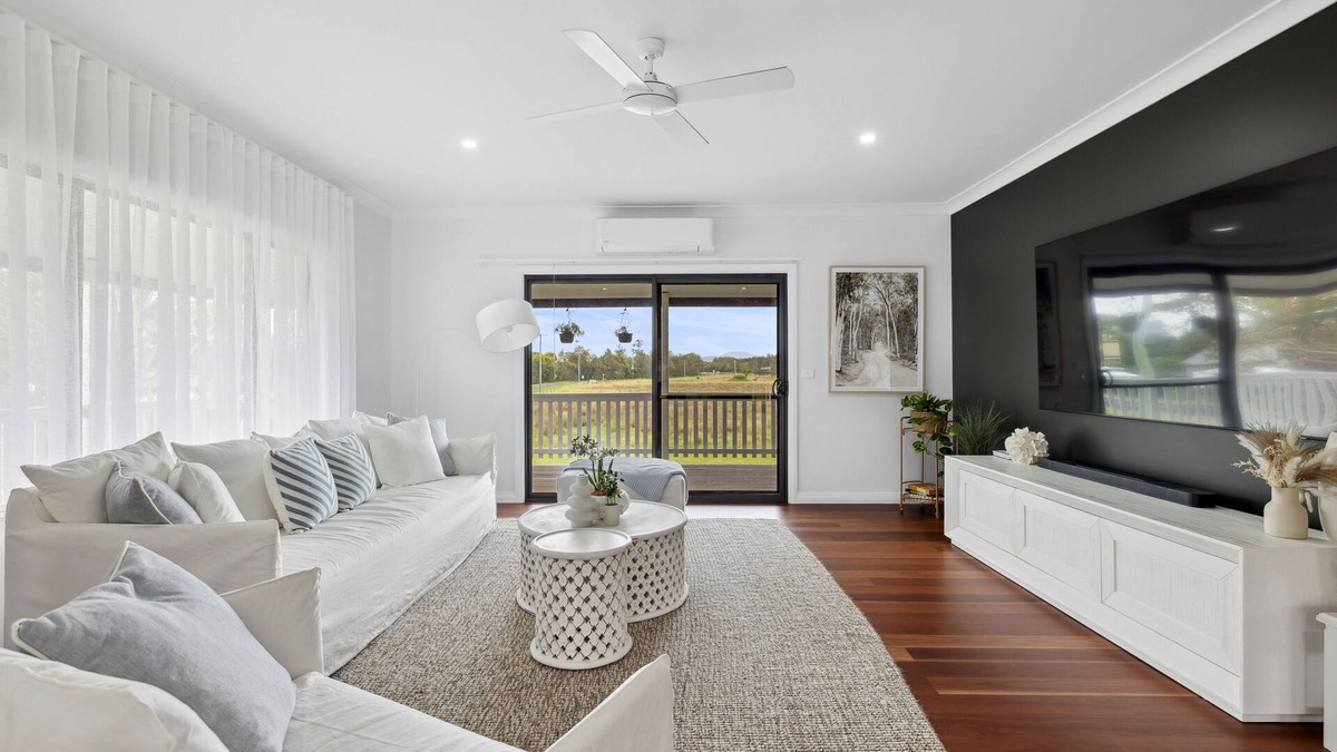 Repton House | Charming 3-bedroom house in enchanting Repton with AC, WiFi