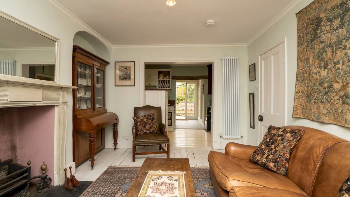 Bath House | Charming 3 Bedroom House next to Victoria Park | Pass the Keys