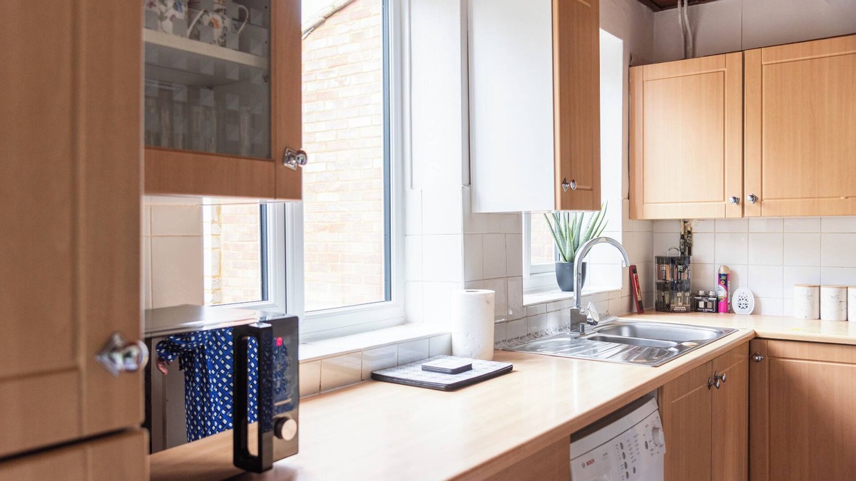 Luton House | Charming 3-bedroom house 8 min away from Luton station, Mall and Luton Airport