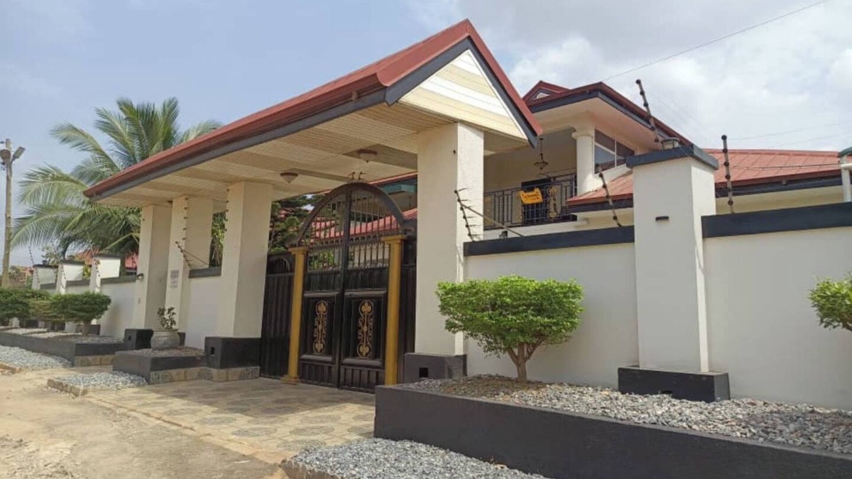 Osu Klottey House | Charming 3-bedroom house with WiFi and AC in beautiful Accra