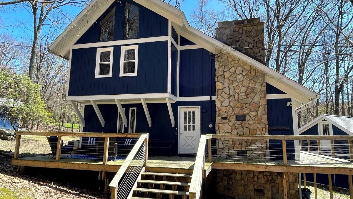 Acme House | Charming 3-bedroom house in Bear Rocks near State Parks and resorts