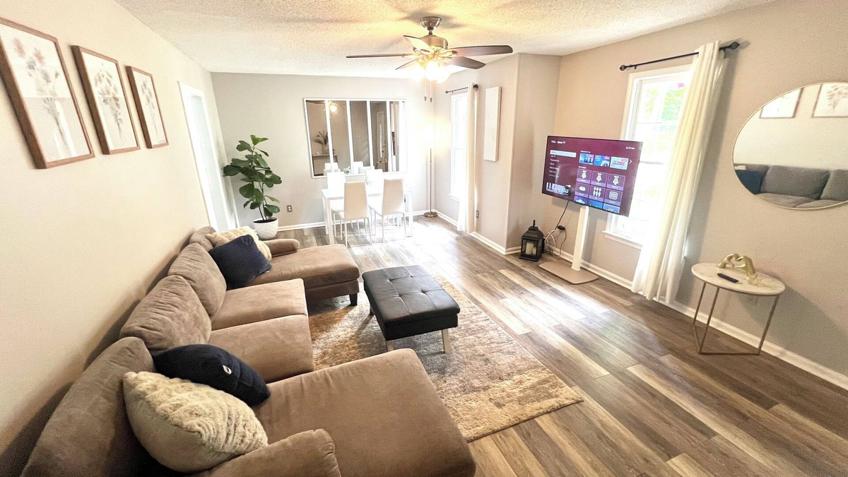 Columbia House | Charming 3 bedroom house in delightful Irmo with AC, WiFi