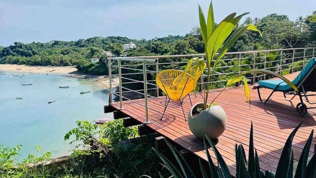 Isla Saboga House | Charming 3-bedroom house with AC, WiFi in fantastic view on Saboga bay
