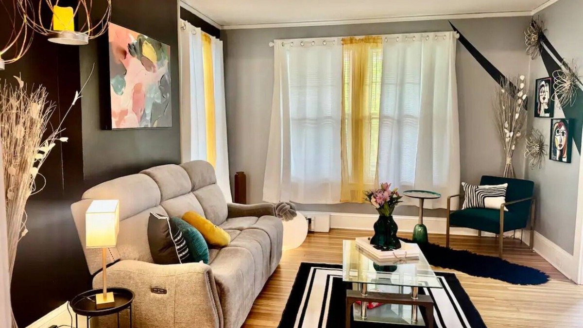 Albany House | Charming 3-bedroom house with pool table