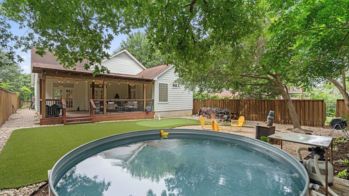 Dawson House | Charming 3-bedroom house in lovely Austin with AC, WiFi, Pool and Pitch & Putt