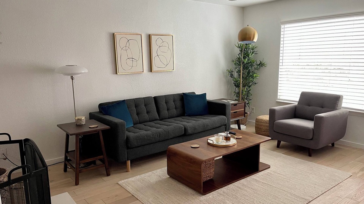 Riverside House | Charming 3-bedroom house in Austin with AC for mid-term rental