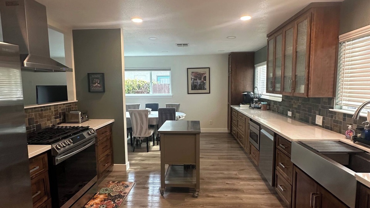 Davis House | Charming 3-bedroom house with WiFi and AC in amazing Davis