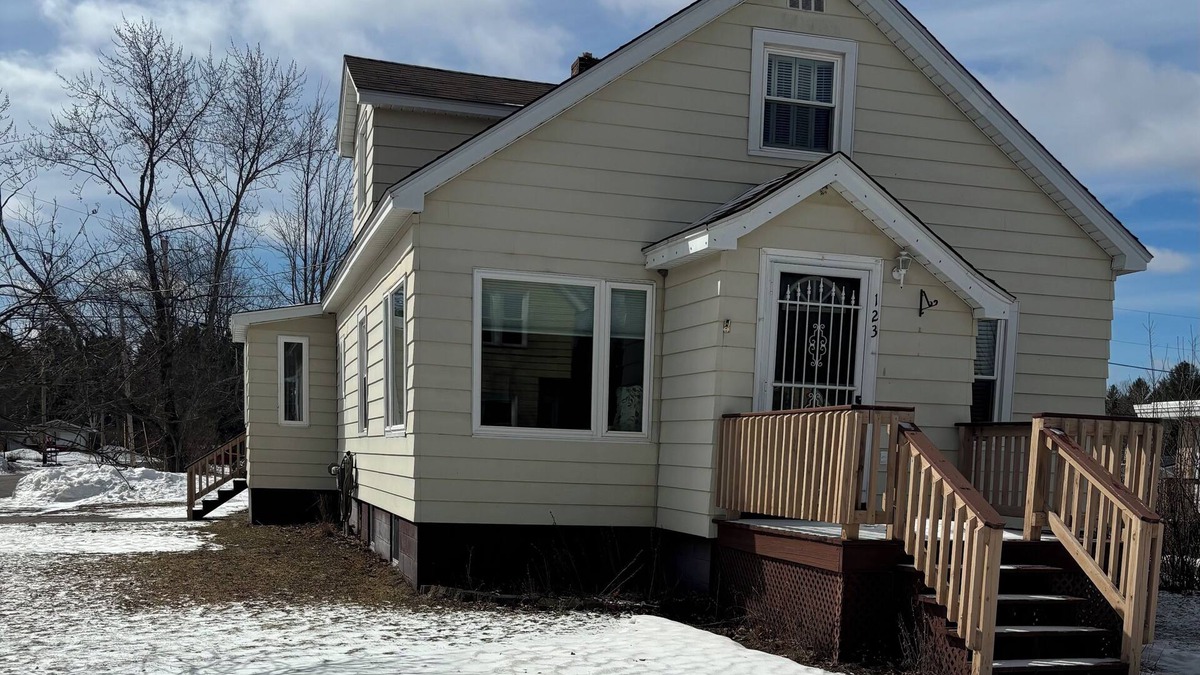Gwinn House | Charming 3-bedroom house with WiFi and AC in Gwinn
