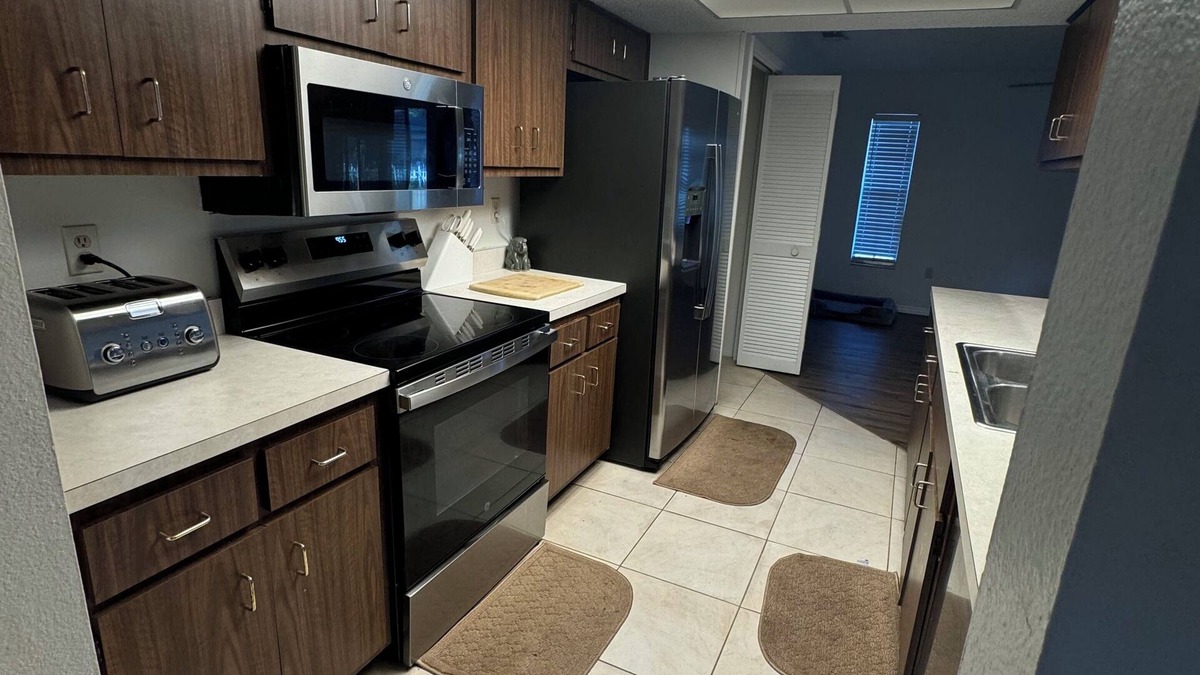 Hudson House | Charming 3-bedroom house 10 minutes from beach access