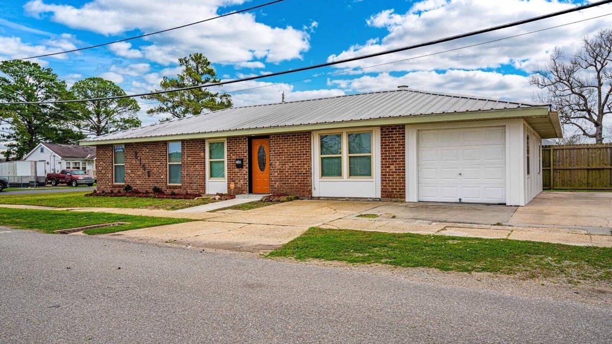 Kenner - Louis Armstrong International Airport House | Charming 3-bedroom house with AC and WiFi in awesome Kenner