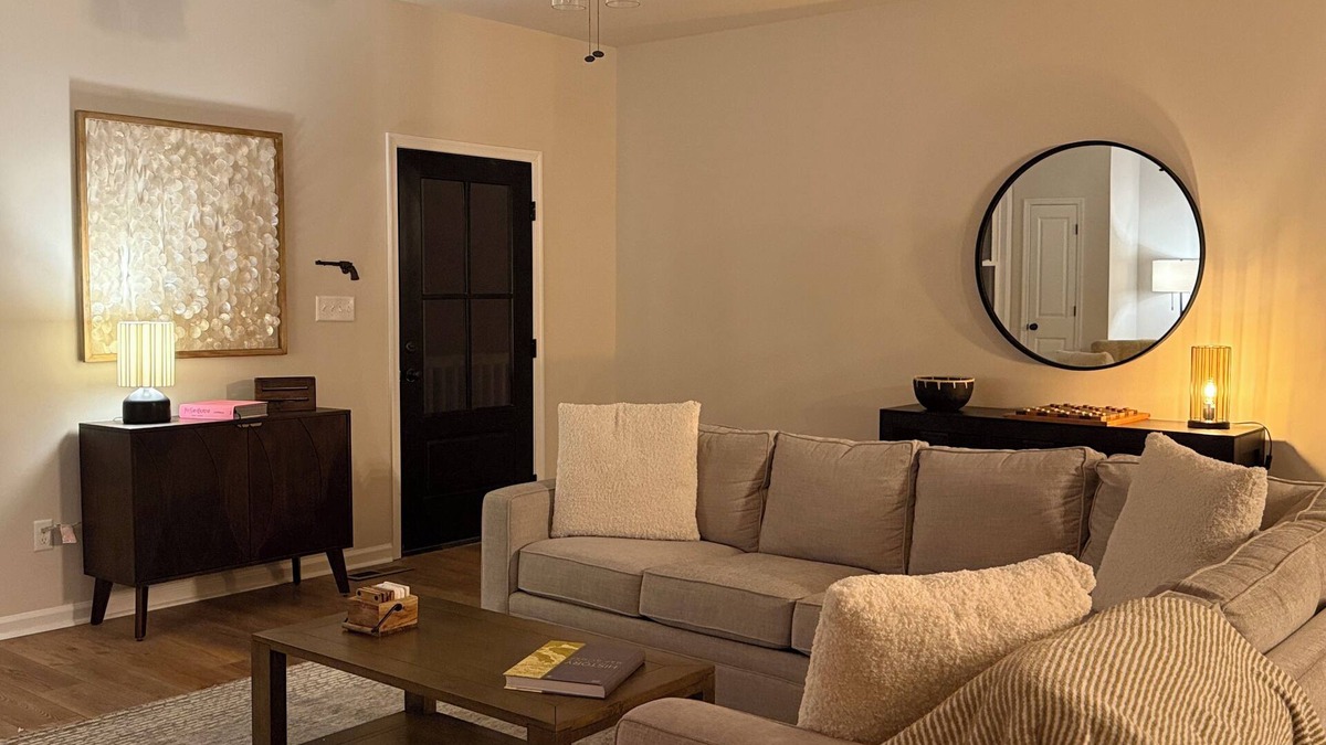 Louisa House | Charming 3-bedroom house in Louisa within 2 miles of town.