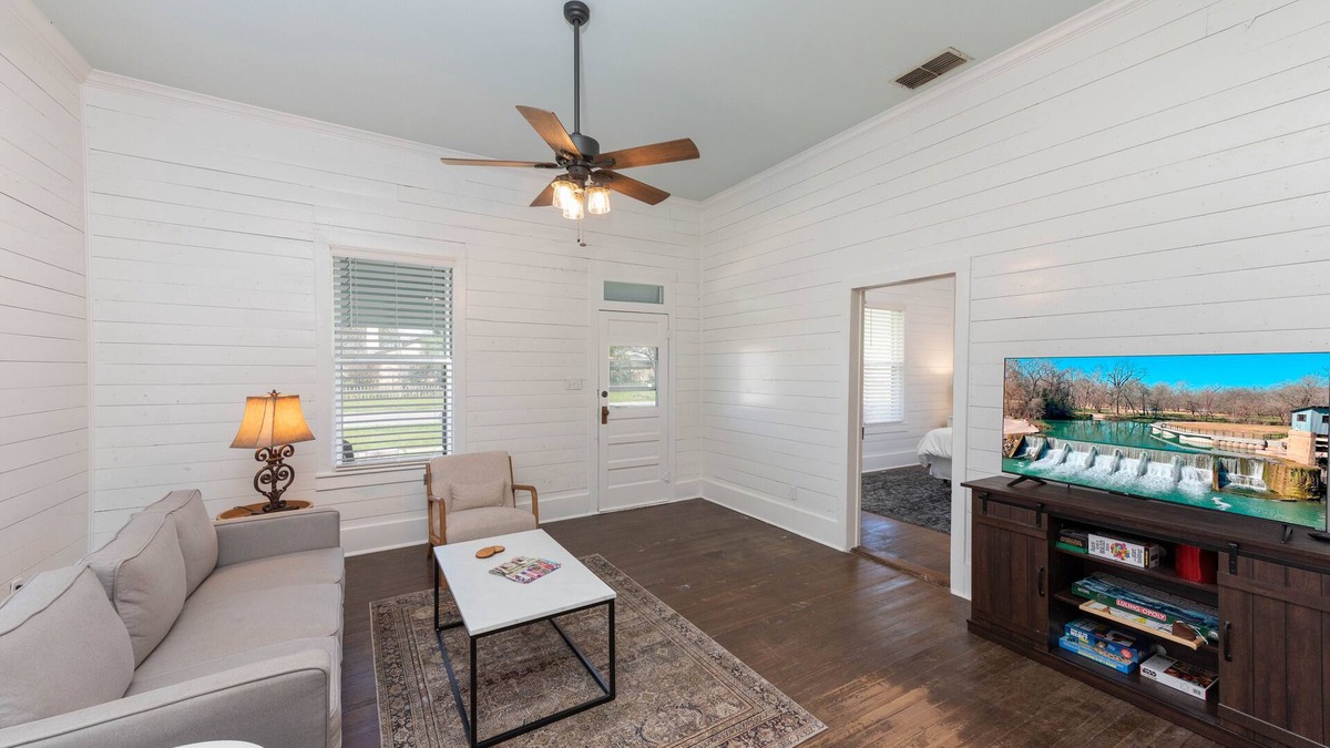 Luling House | Charming 3-bedroom house with AC and WiFi in fabulous Luling