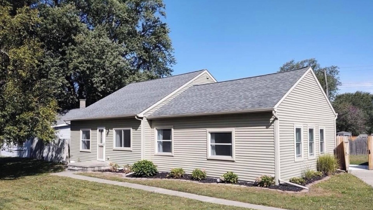 Frenchtown Township House | Charming 3-bedroom house in pleasant Monroe with WiFi, and A/C