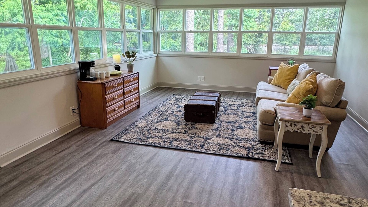 Fairbanks House | Charming 3-bedroom house on the water