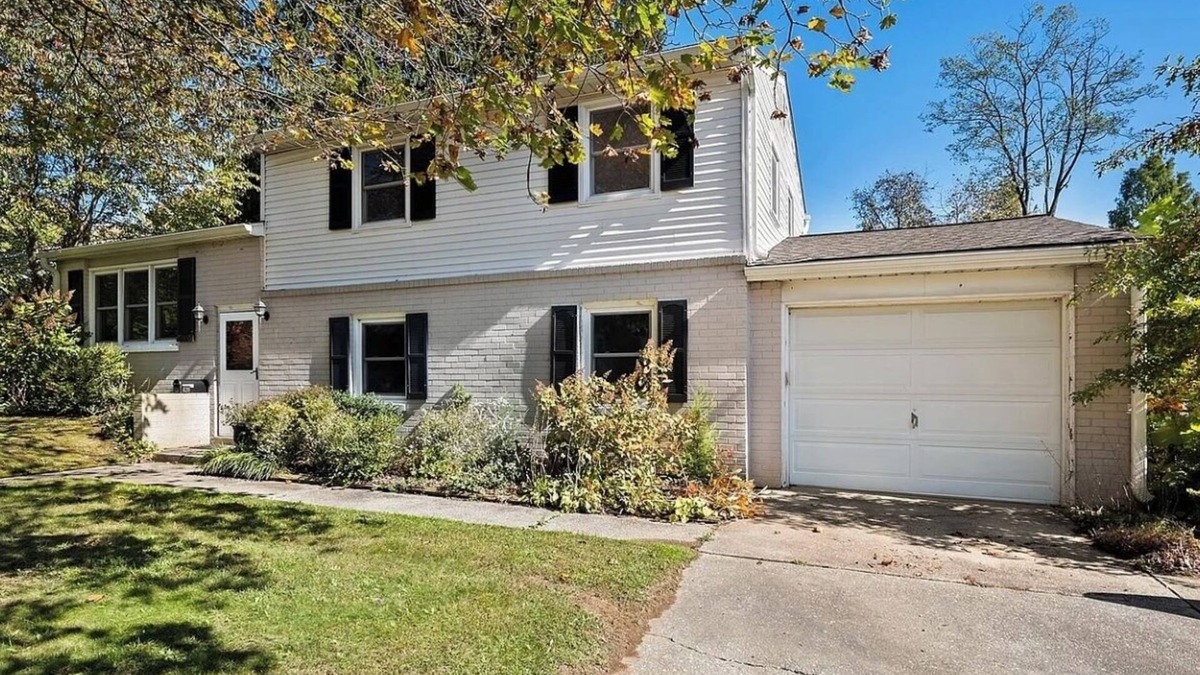 Newark House | Charming 3-bedroom house with WiFi, AC in Newark DE, walking distance to UDEL