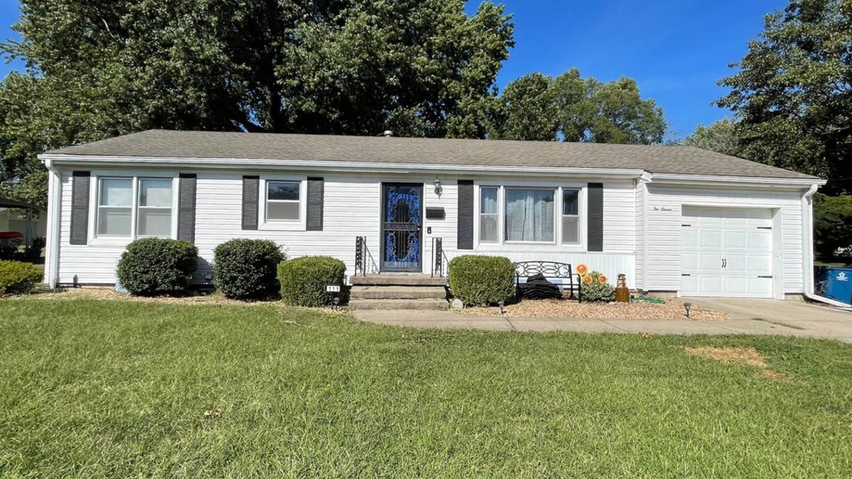 Odessa House | Charming 3 Bedroom House away from it all but Close to everything