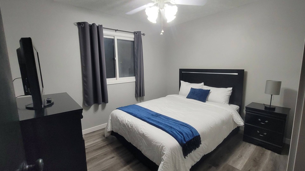Omaha House | Charming 3 Bedroom House with Firepit in West Omaha