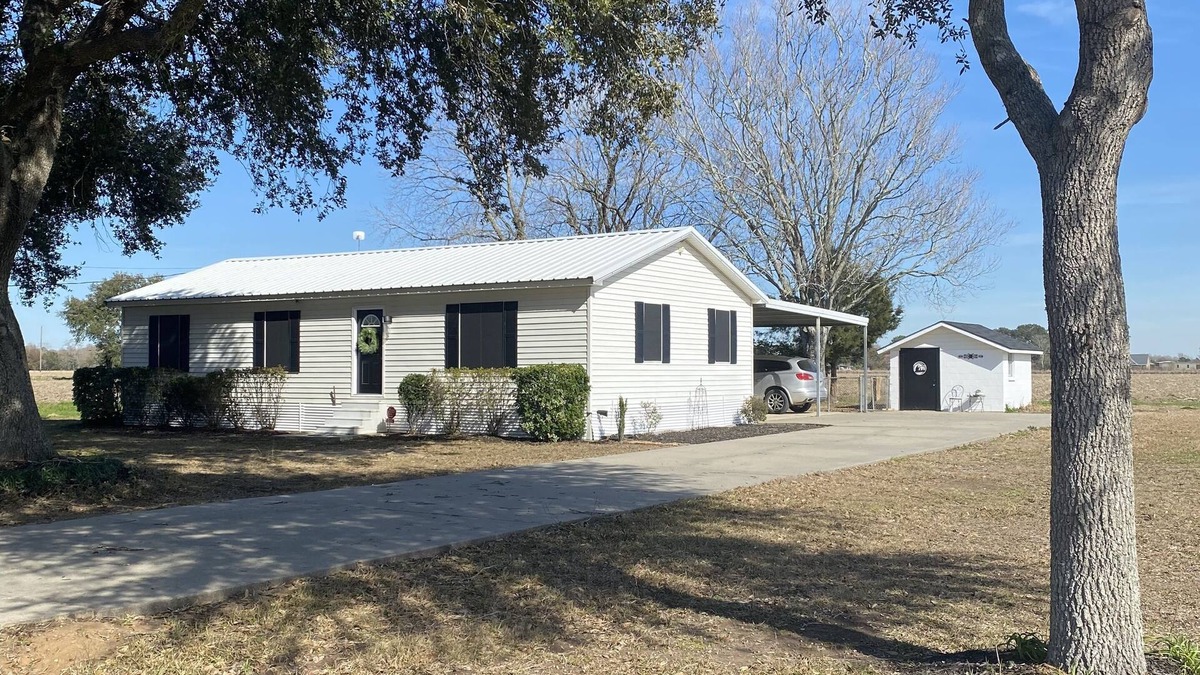 Scott House | Charming 3-bedroom house in Scott with fitness area, central air,newly renovated