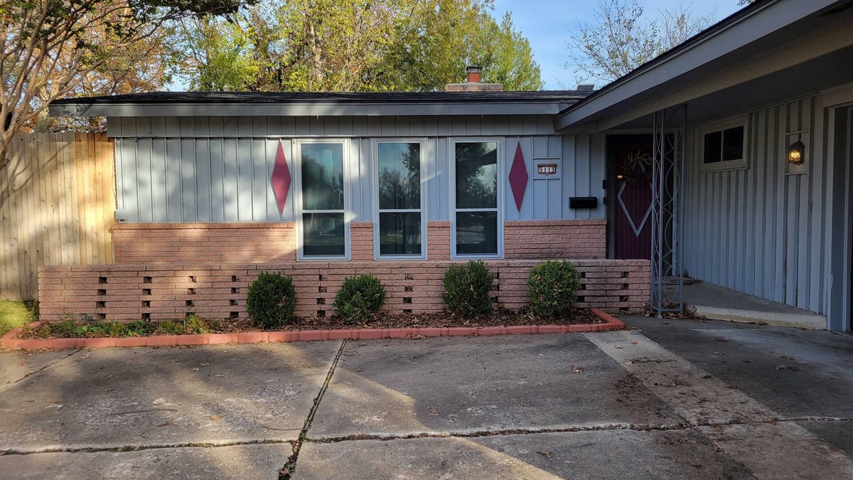 Tulsa House | Charming 3-bedroom house in Tulsa. Escape with the whole family including pets!