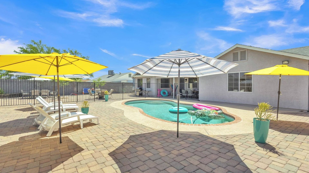 East Mesa House | Charming 3-Bedroom house with Game Room, Pool, WiFi in pleasant Mesa