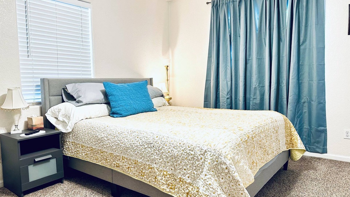 Solomon House | Charming 3-bedroom house with WiFi and AC in tranquil Pima Peach Cottage.