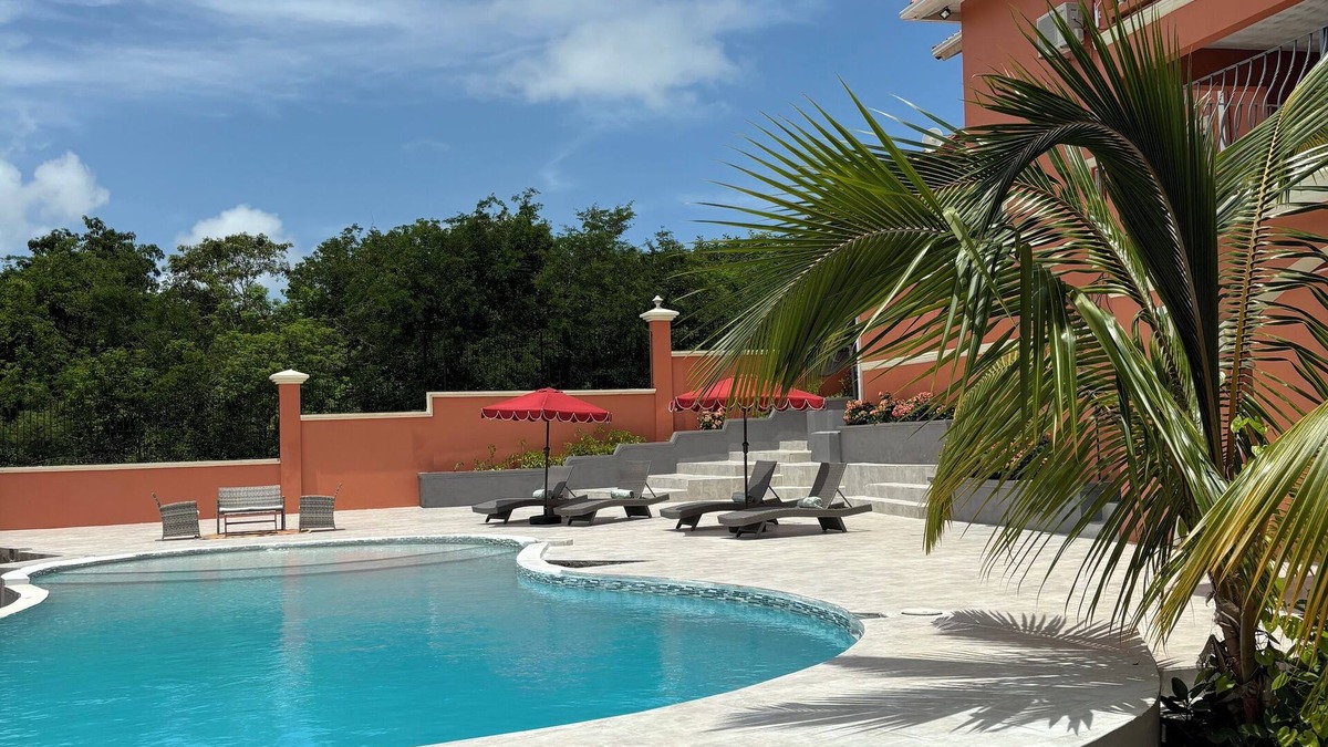 Silver Sands Apartment | Charming 3-bedroom apartment with Pool, WiFi, AC in enchanting Duncan’s Bay