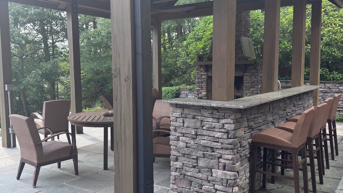 Arley House | Charming 3-bedroom lake house with outdoor recreation space and a large dock.