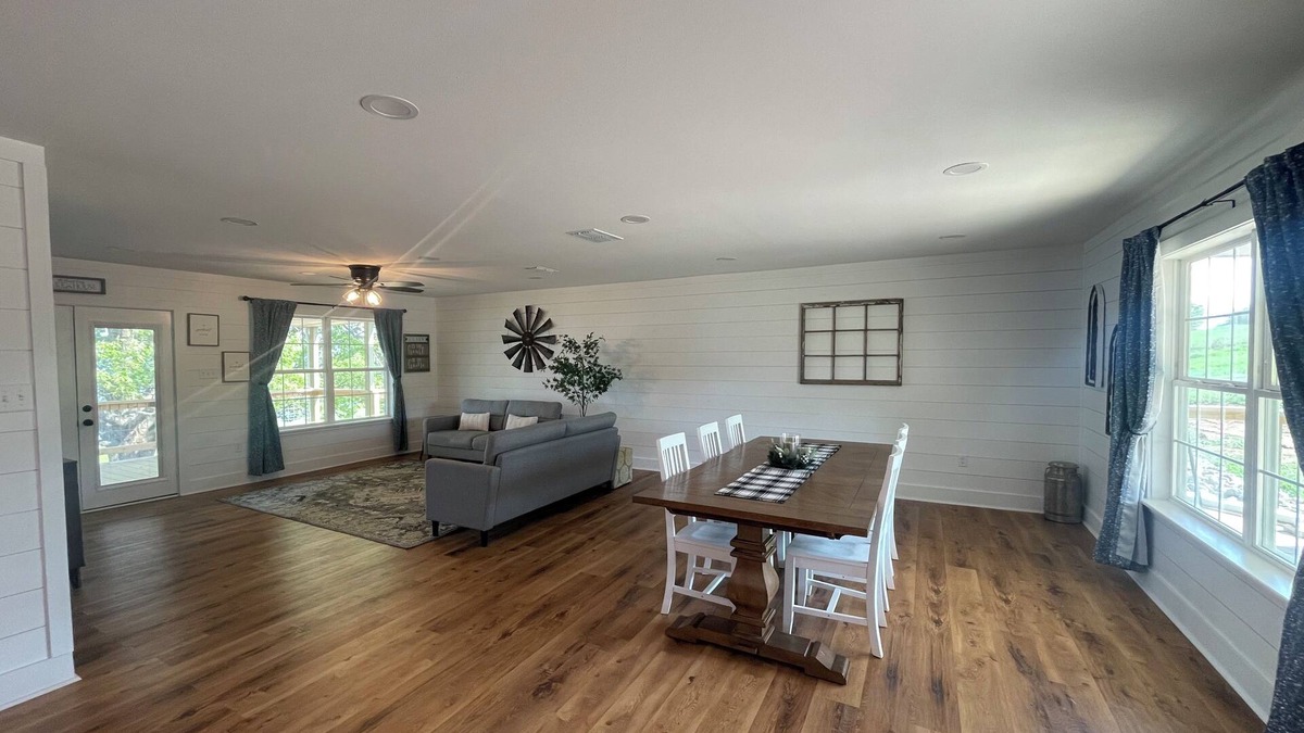 Yantis House | Charming 3-bedroom Lake House in Yantis with WiFi